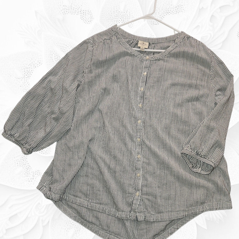 St. John's Bay Grey &‎ White Striped Button Down Shirt